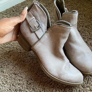 Beige/brown ankle booties
